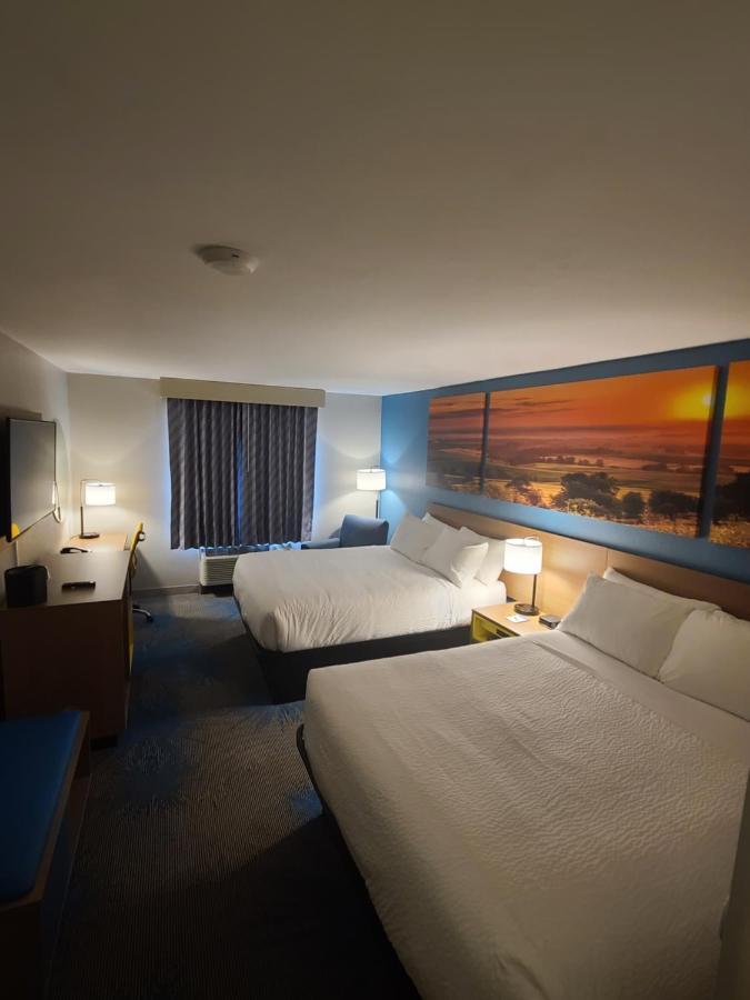 Days Inn By Wyndham Johnson Creek Bagian luar foto