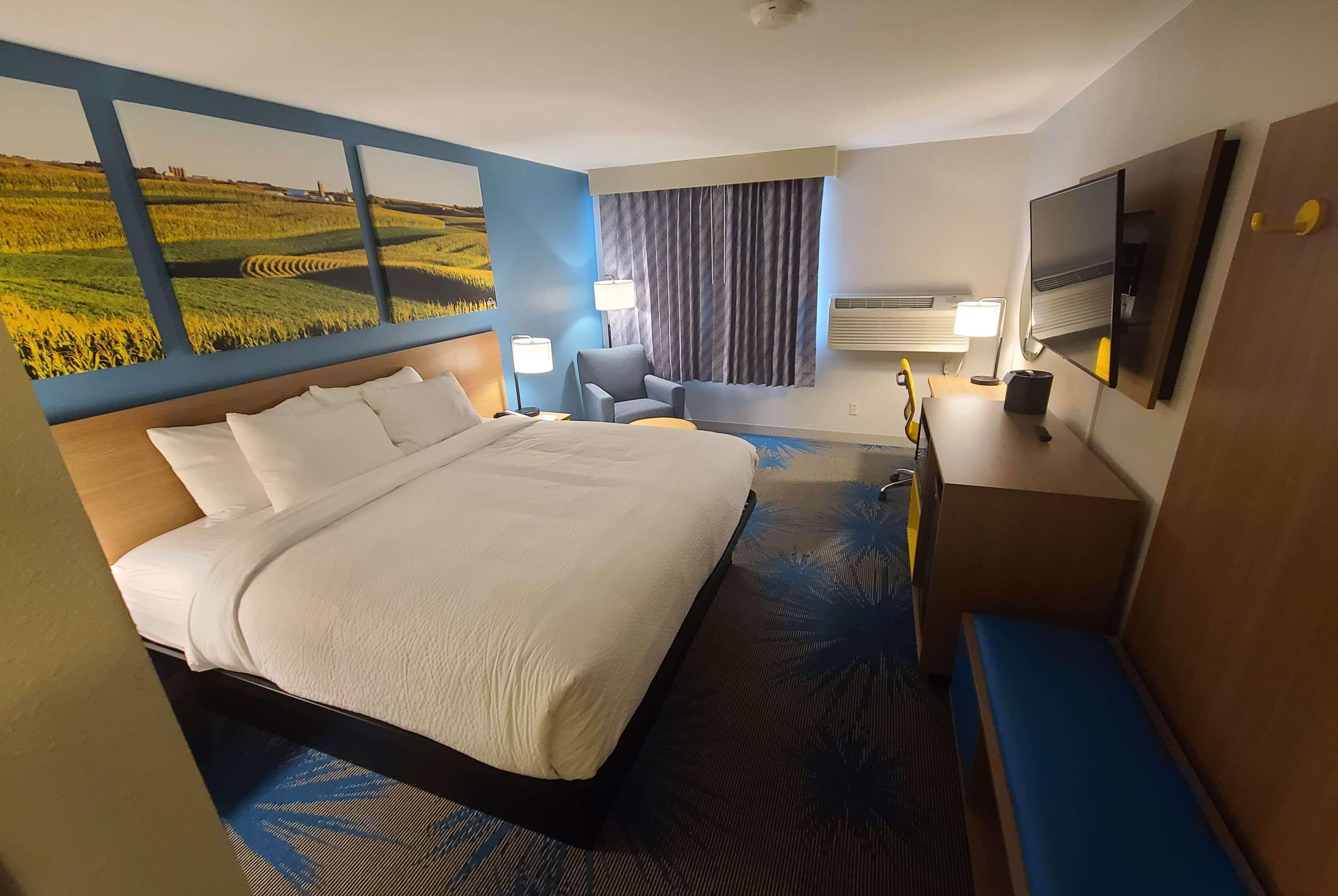 Days Inn By Wyndham Johnson Creek Bagian luar foto