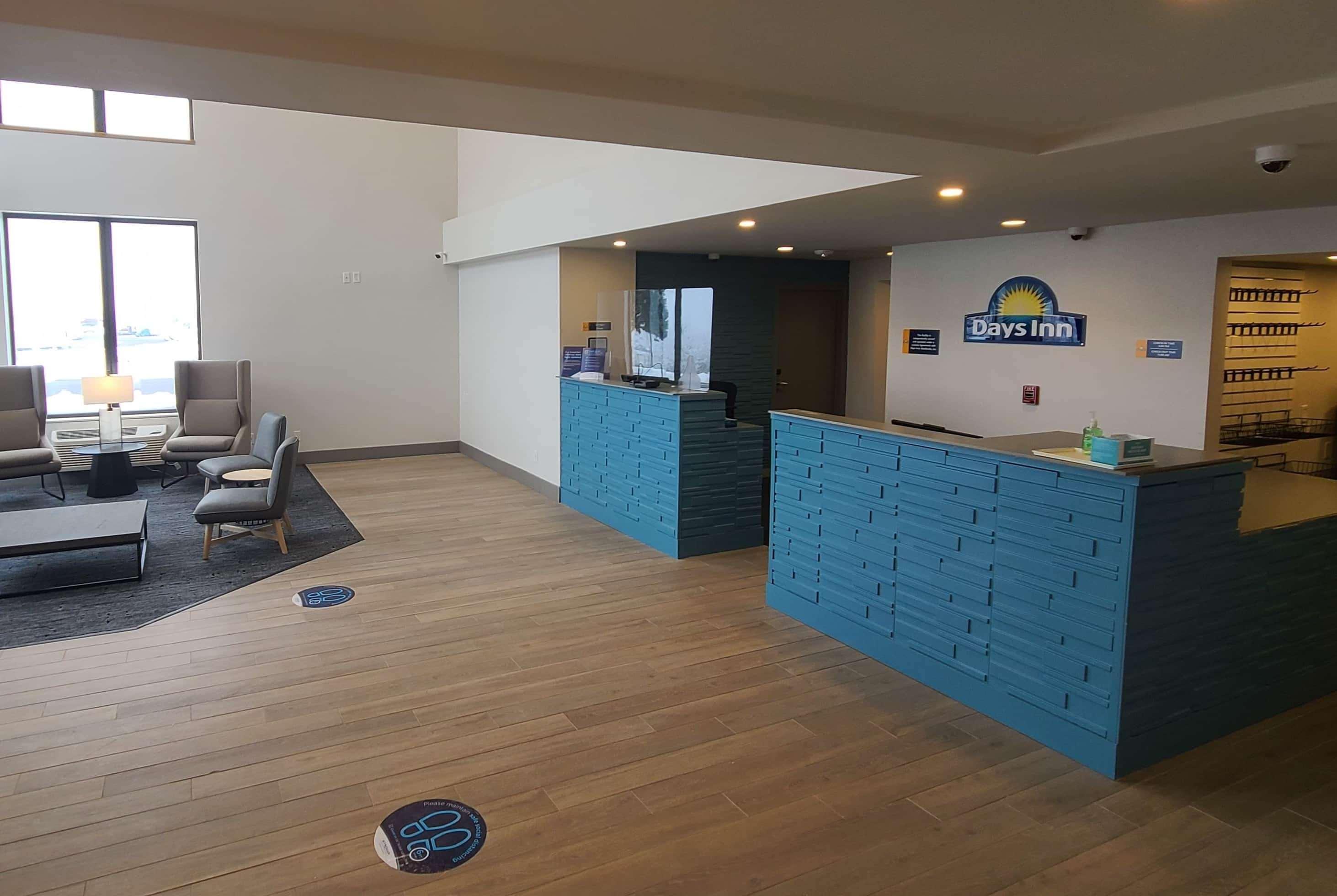 Days Inn By Wyndham Johnson Creek Bagian luar foto